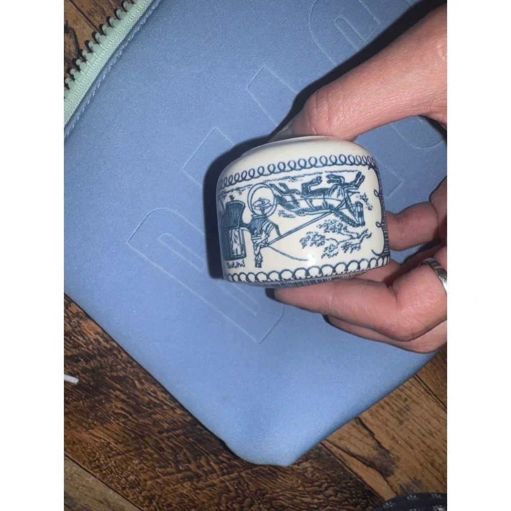The Unbranded Brand holiday ceramic